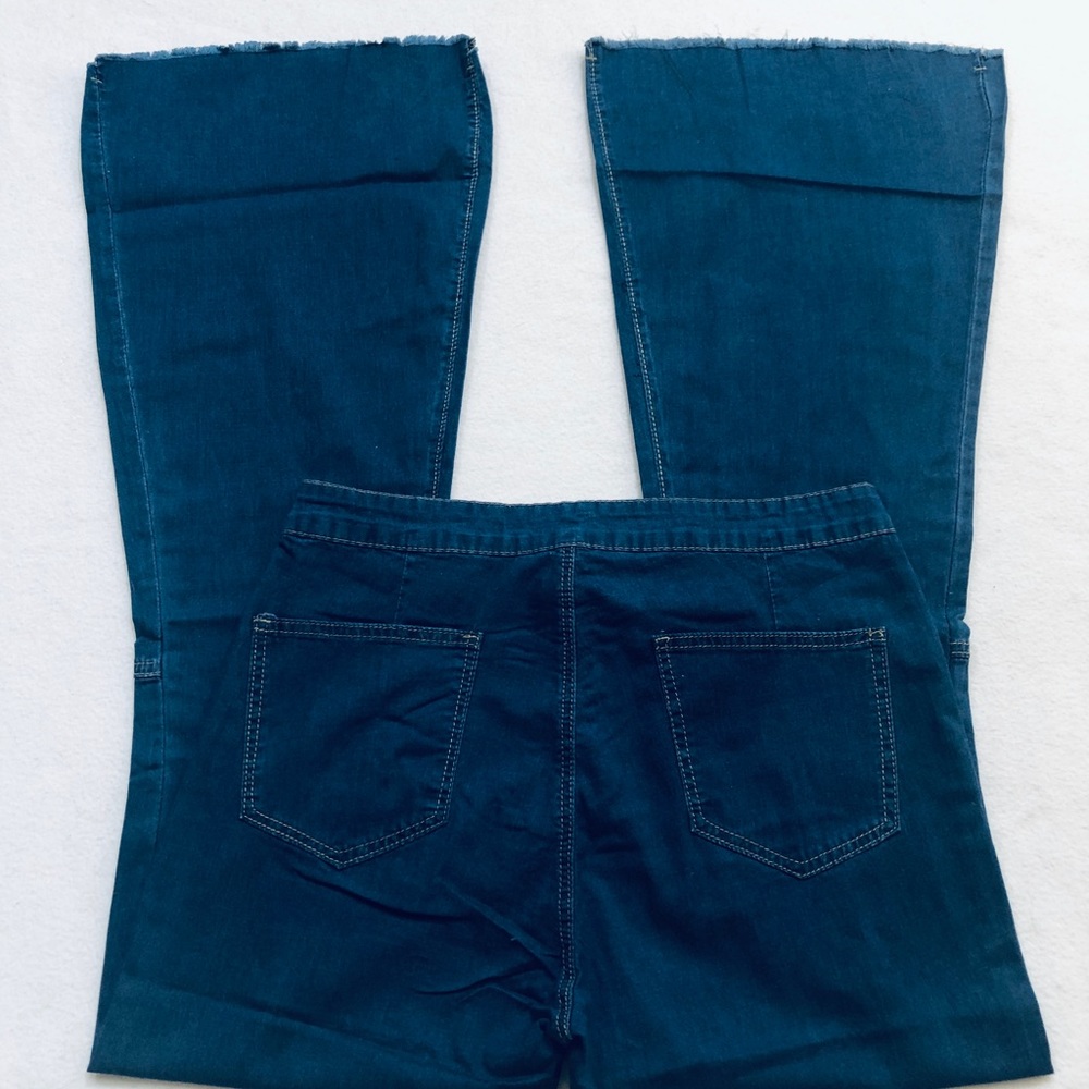 💙 Plus Size Bell Bottom Boho Hippie Jeans Size 14 - Picture 3 of 8